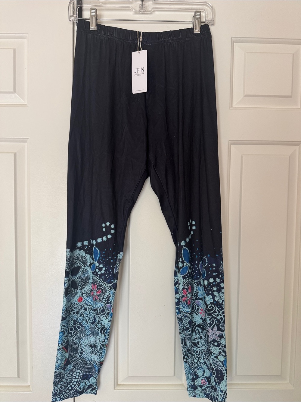 NWT JFN Women’s Ankle Leggings.